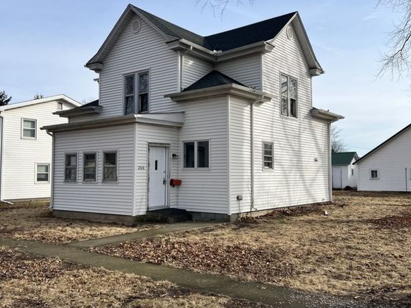 200 E South Street , Ellsworth, IL 61737