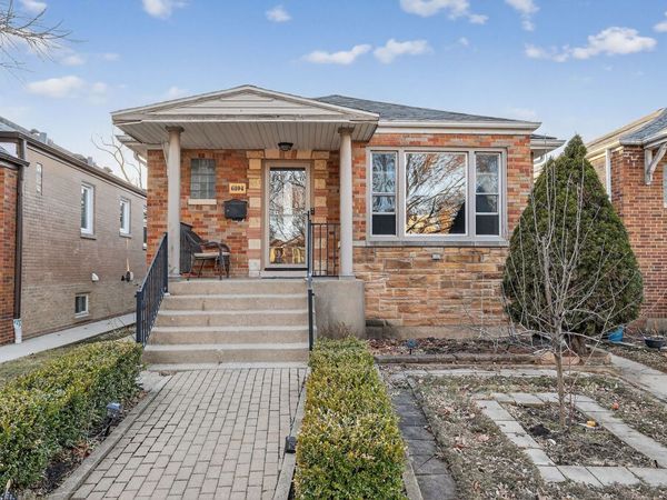 6104 N KIMBALL Avenue, Chicago, IL 60659