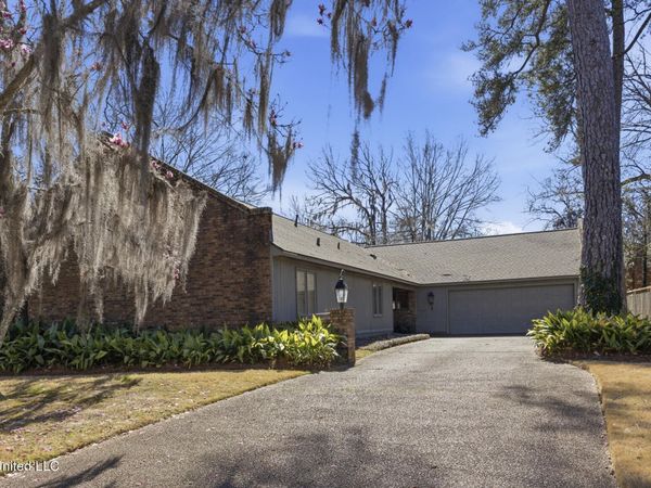 18 Moss Forest Circle, Jackson, MS 39211