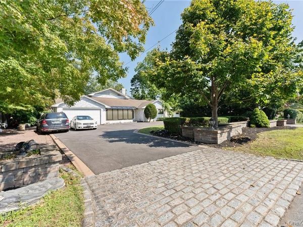 17 Mowbray Avenue, Bay Shore, NY 11706