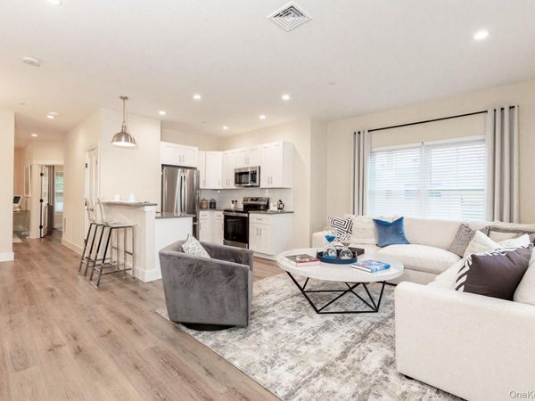 205 Romar Court , West Babylon, NY 11704