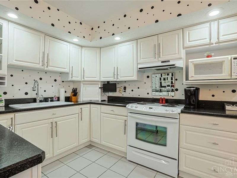 735 Chaucer Lane, Tipp City, OH 45371 Photo 14