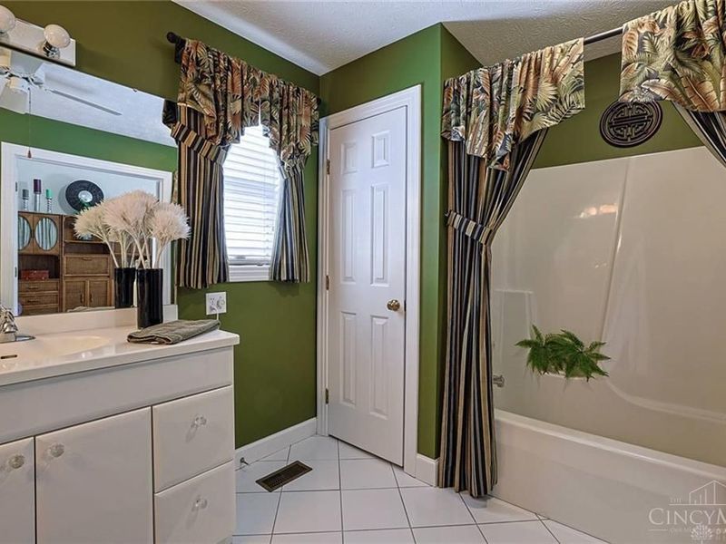 735 Chaucer Lane, Tipp City, OH 45371 Photo 22