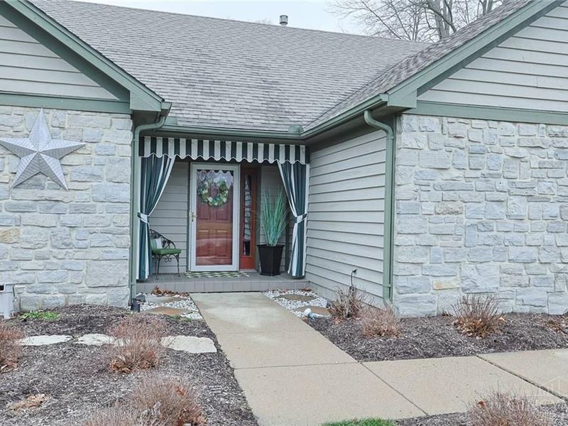 735 Chaucer Lane, Tipp City, OH 45371 Photo 5