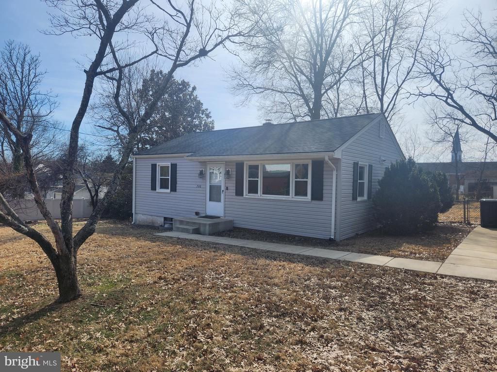 200 E Bowen Street, Remington, VA 22734 Main Photo