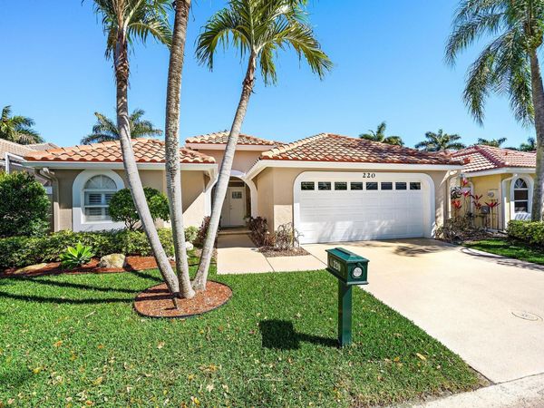 220 Woodsmuir Court, Palm Beach Gardens, FL 33418