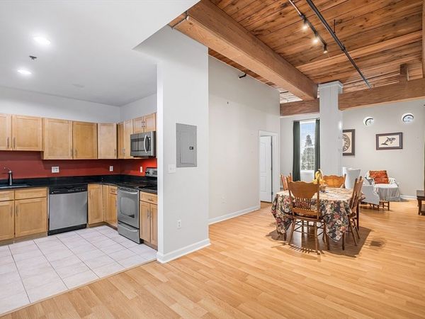 52 Lawrence Dr, Unit M206, Lowell, MA 01854