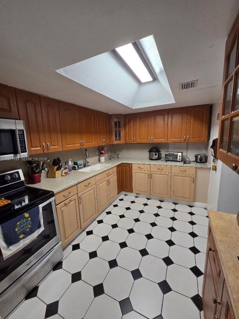 1341 E 8th Ave , Hialeah, FL 33010 Photo