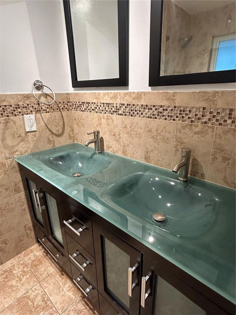 230 SW 30th Ave, Unit 230, Miami, FL 33135 Photo