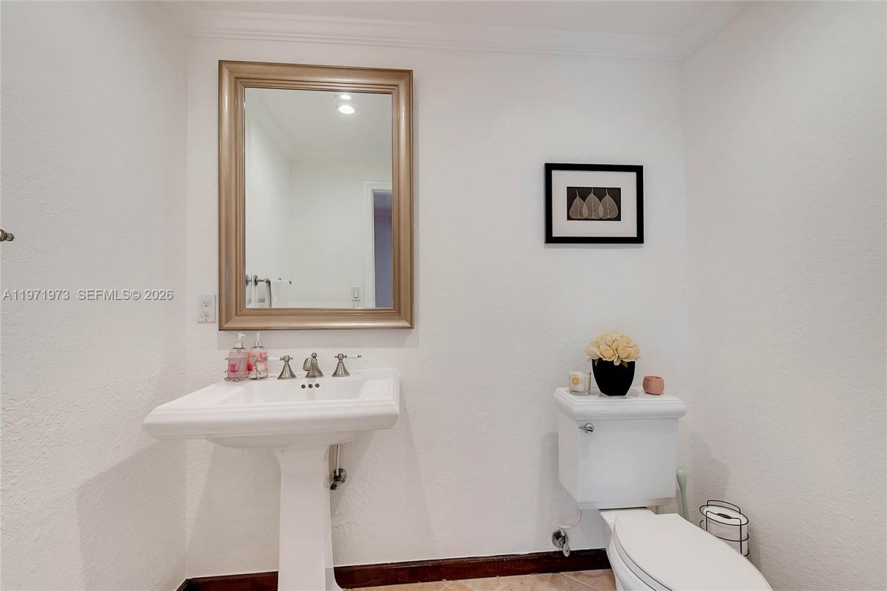 35 SW 20th Rd , Miami, FL 33129 Photo