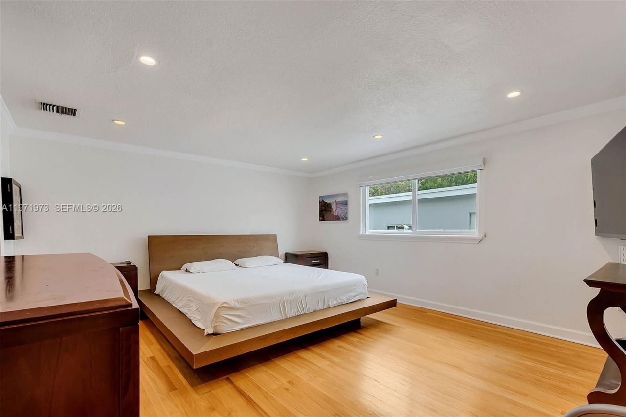 35 SW 20th Rd , Miami, FL 33129 Photo