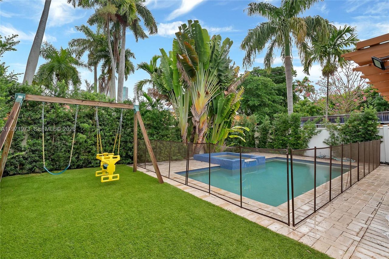 35 SW 20th Rd , Miami, FL 33129 Photo