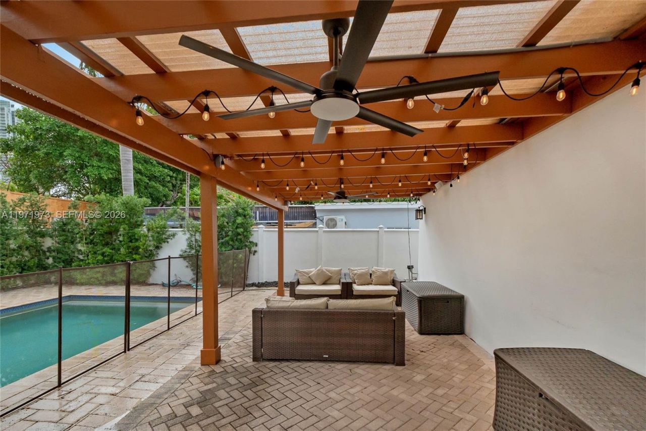 35 SW 20th Rd , Miami, FL 33129 Photo