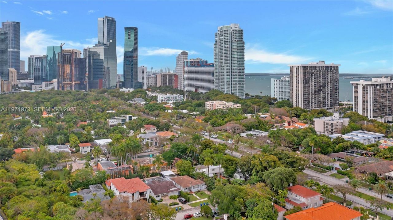 35 SW 20th Rd , Miami, FL 33129 Photo