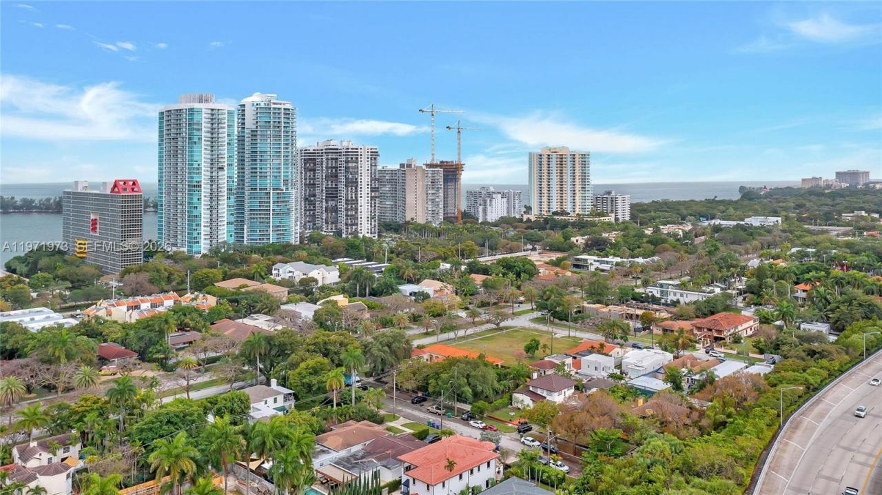 35 SW 20th Rd , Miami, FL 33129 Photo