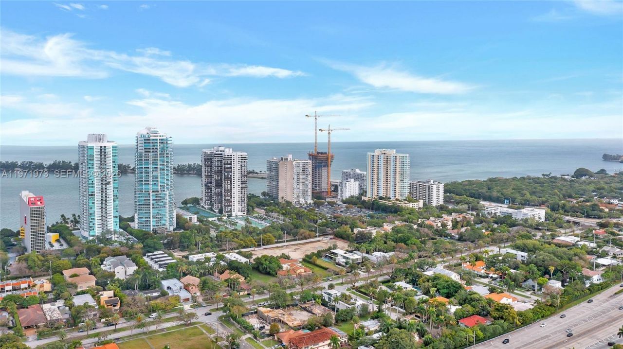 35 SW 20th Rd , Miami, FL 33129 Photo