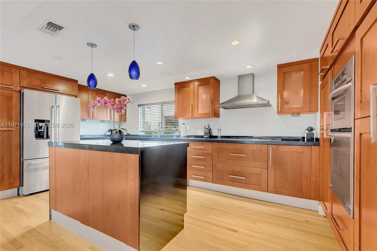 35 SW 20th Rd , Miami, FL 33129 Photo