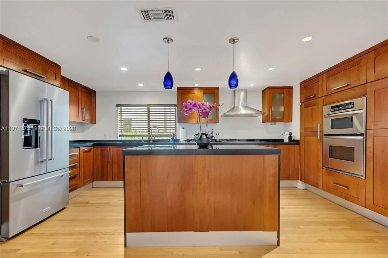 35 SW 20th Rd , Miami, FL 33129 Photo