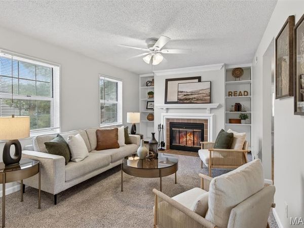 9137 Wrenwood Lane, Brentwood, MO 63144