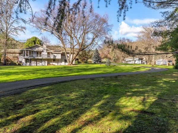 949 Wards Creek Road, Rogue River, OR 97537