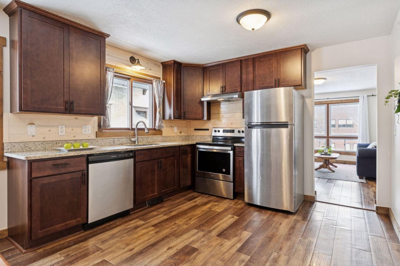 1084 3rd Street E, Saint Paul, MN 55106 Main Photo