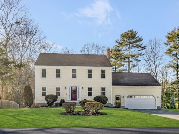 7 Fieldstone Dr, Mansfield, MA 02048
