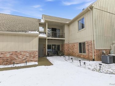 29325 Laurel Drive, Farmington Hills, MI 48331