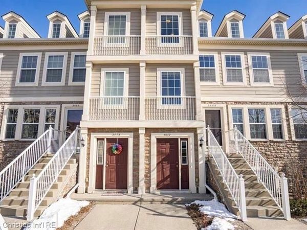 3072 Schoolhouse, Troy, MI 48083