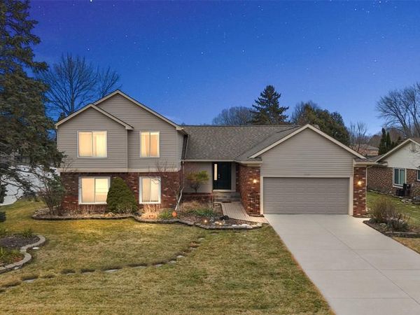 39254 E Royal Doulton Boulevard, Clinton Twp, MI 48038