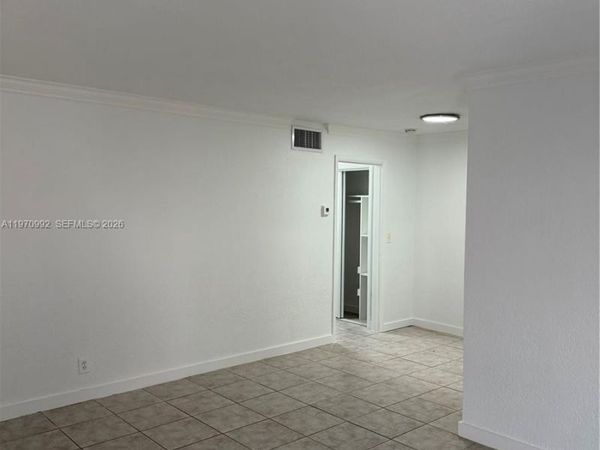 105 NE 12th Ave, Unit 21, Hallandale Beach, FL 33009