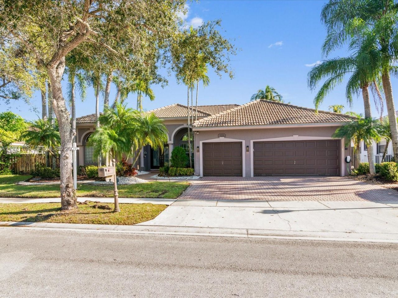 2221 NW 129th Ter, Pembroke Pines, FL 33028 Photo