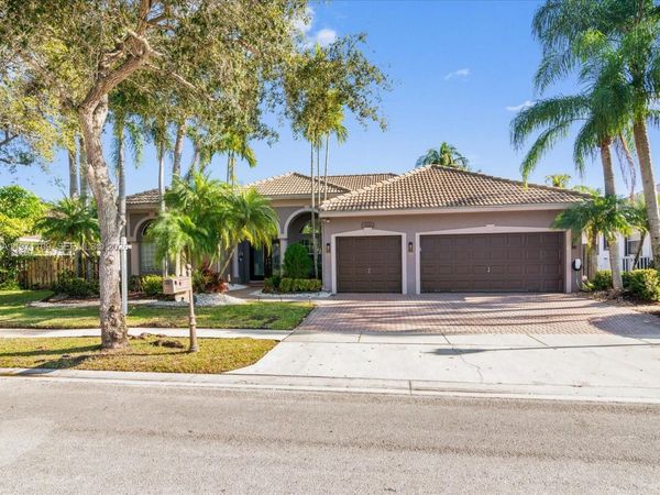 2221 NW 129th Ter, Pembroke Pines, FL 33028