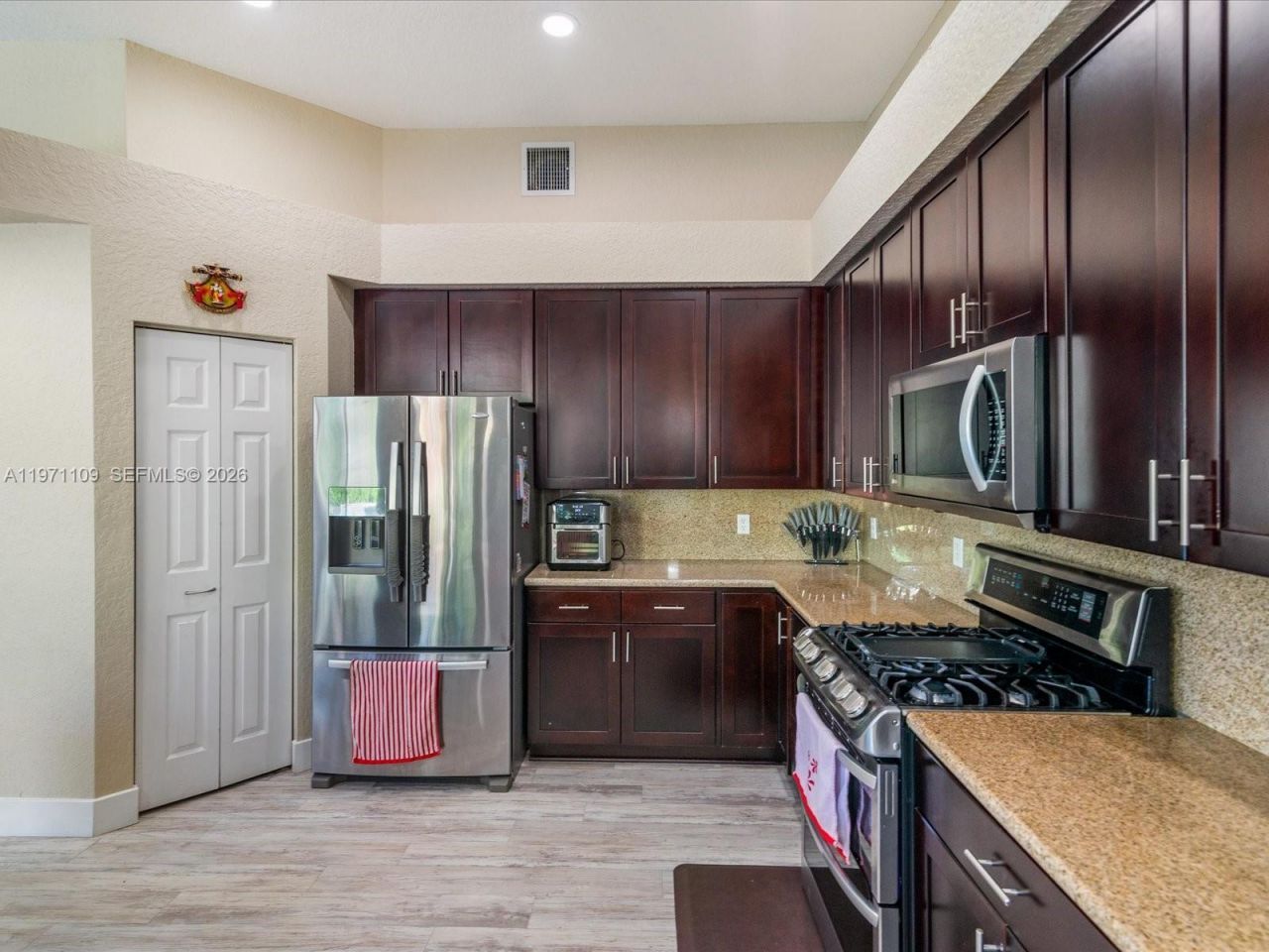 2221 NW 129th Ter, Pembroke Pines, FL 33028 Photo