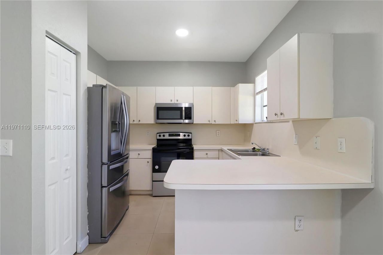 373 NE 26th Pl, Unit 201, Homestead, FL 33033 Photo