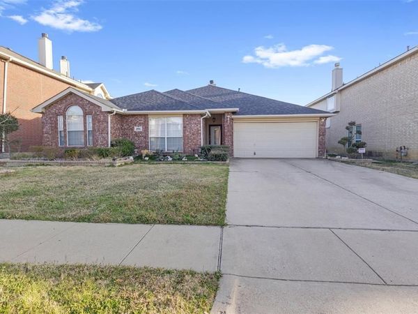 202 Matlock Meadow Drive, Arlington, TX 76002