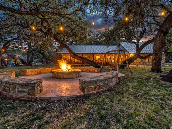 206 S River Place Rd, Rio Frio, TX 78879
