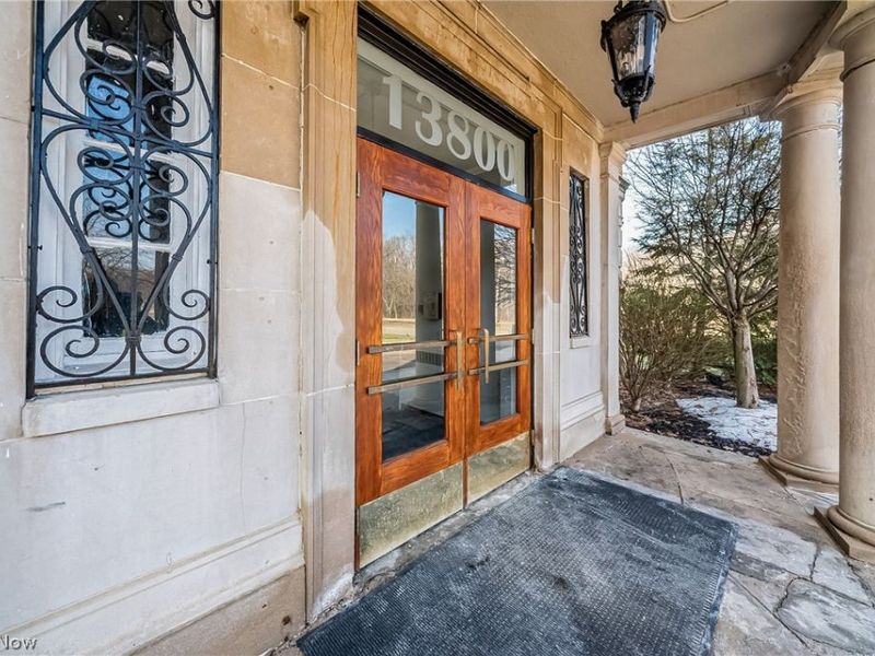13800 Fairhill Road, Unit 306, Shaker Heights, OH 44120 Photo 3