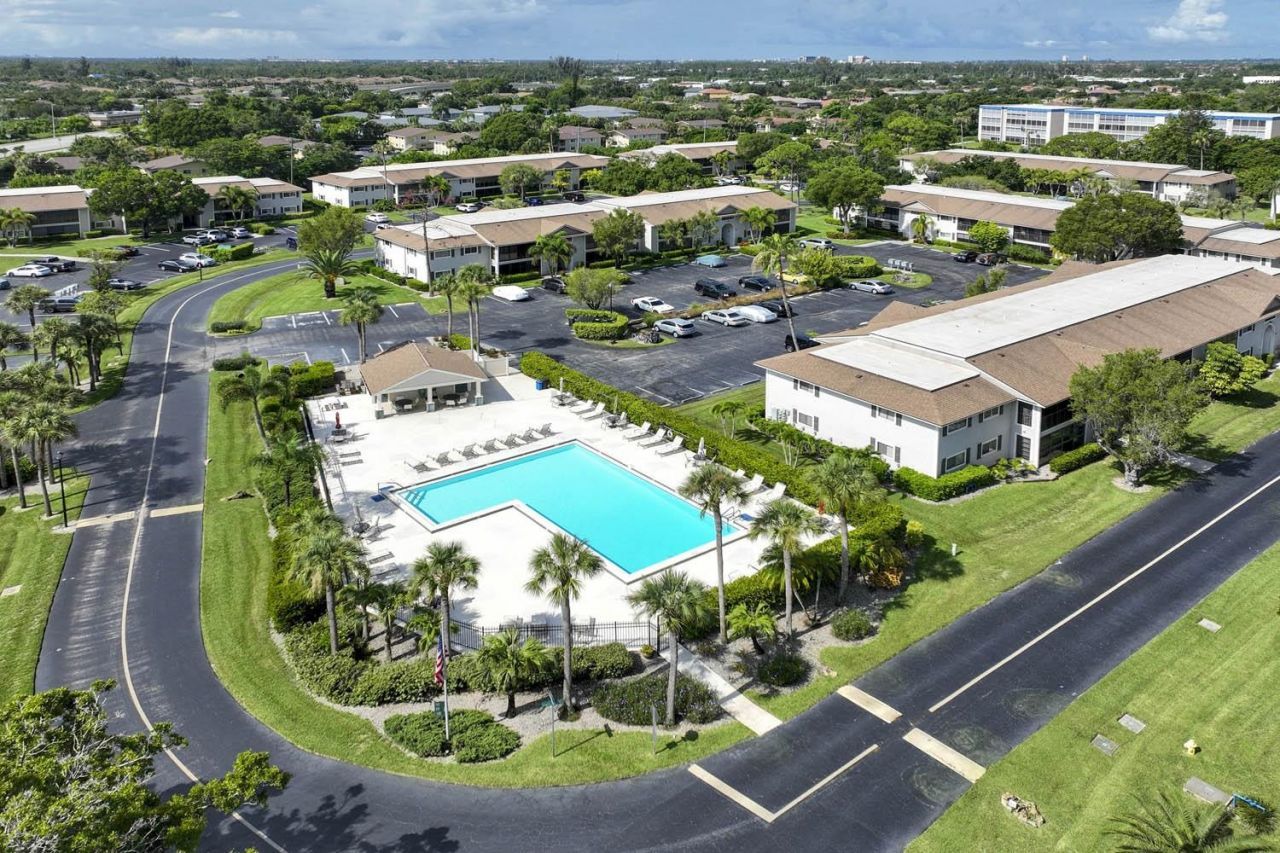 8121 South Woods Cir, Unit 5, Fort Myers, FL 33919 Photo