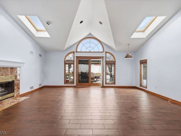 5 Ferndale Rd, Wayne, NJ 07470