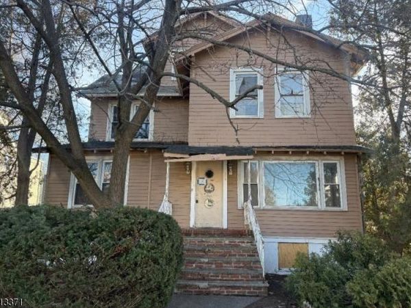 304 S Burnett St, East Orange, NJ 07018