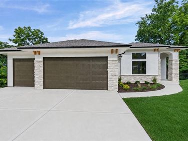 10410 River Hills Drive, Parkville, MO 64152