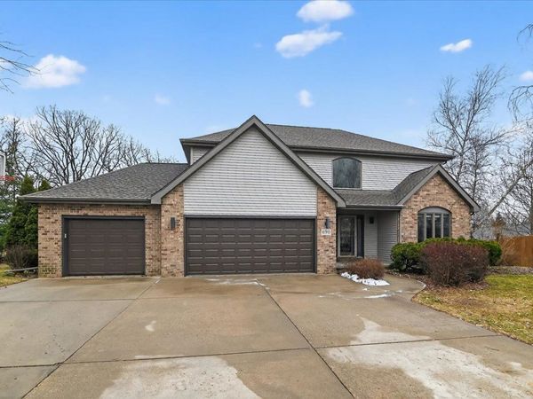 690 Ridge View Lane, Oregon, WI 53575