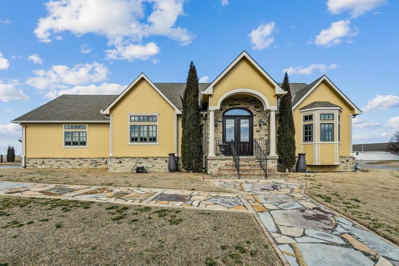 6906 E Summerside Ct, Bel Aire, KS 67226 Main Photo
