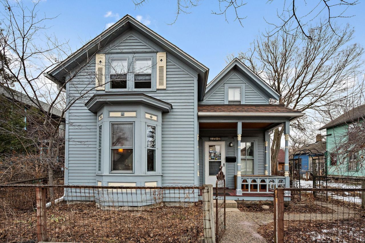 2523 16th Avenue S, Minneapolis, MN 55404 Main Photo