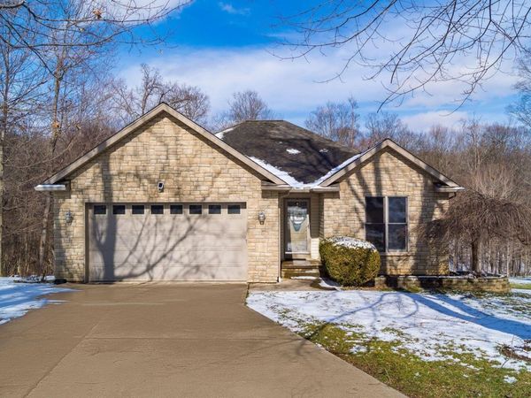 66 Valley Court, Howard, OH 43028