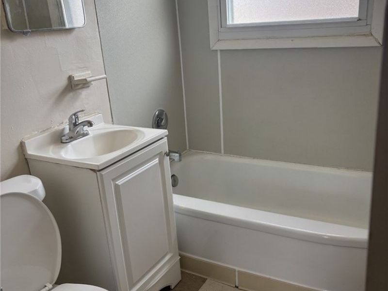 521 Kenwood Drive, Unit B-5, Euclid, OH 44123 Photo 12