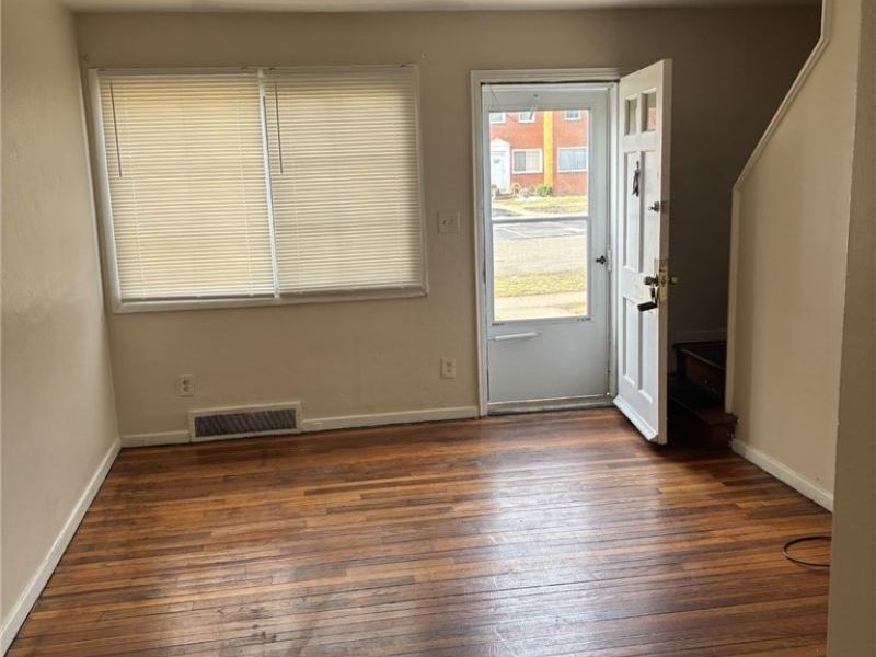 521 Kenwood Drive, Unit B-5, Euclid, OH 44123 Photo 3