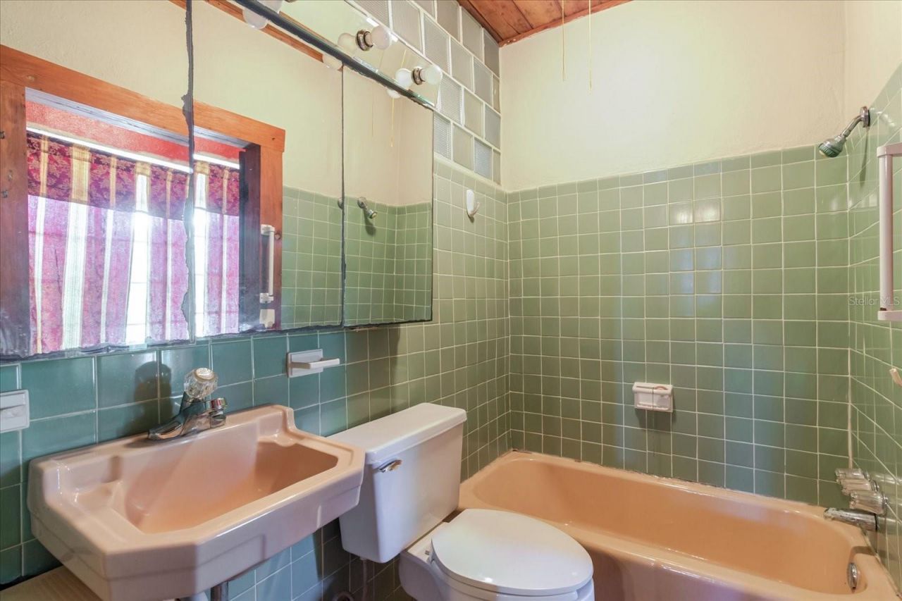 12115 S Us Hwy 41 , Gibsonton, FL 33534 Photo