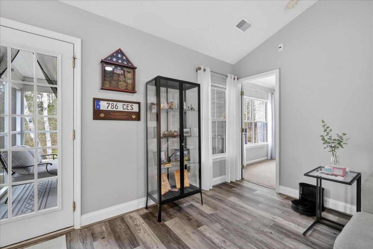 8613 Madelyn Street Photo 15