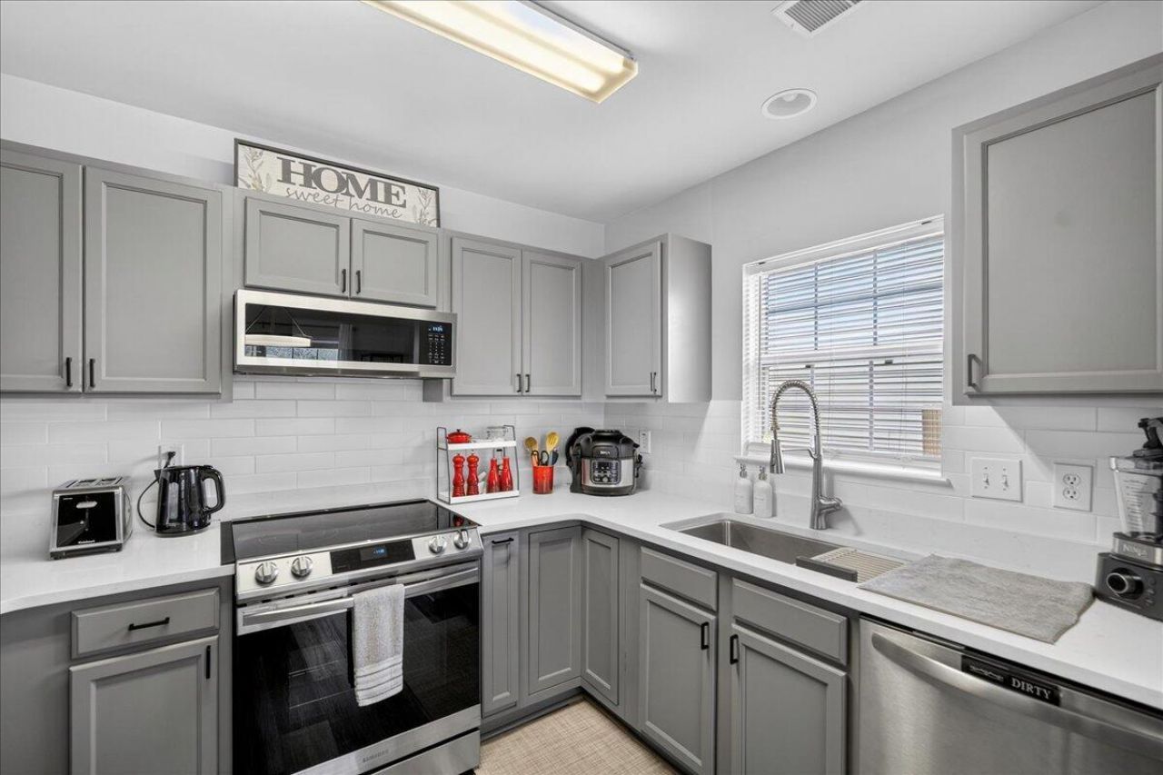 8613 Madelyn Street Photo 22